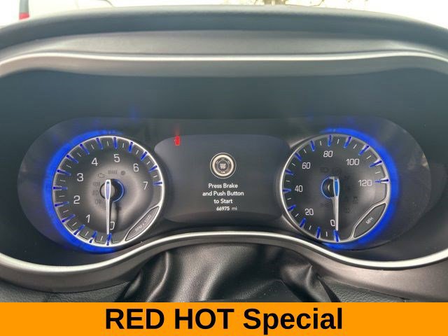Used 2023 Chrysler Pacifica Touring-L FWD image 14