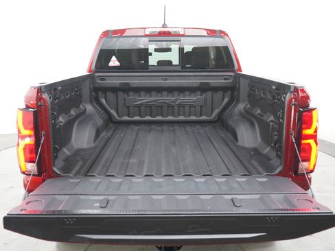 Used 2024 Chevrolet Colorado ZR2 w/ Technology Package AWD/4WD image 16