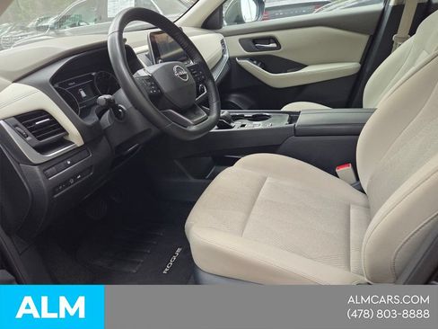 Used 2025 Nissan Rogue SV FWD image 2