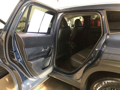 Used 2025 MAZDA CX-50 AWD 2.5 S w/ Premium Package image 12