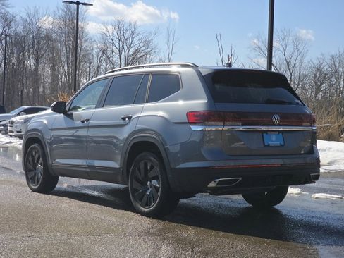 New 2024 Volkswagen Atlas SE image 10