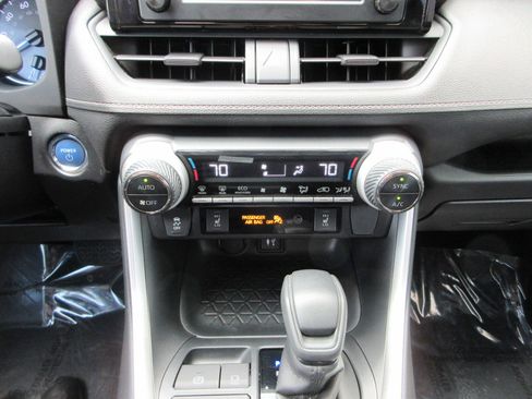 Used 2019 Toyota RAV4 XLE w/ Convenience Package AWD/4WD image 43