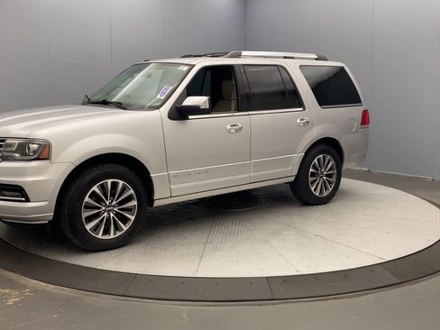 Used 2017 Lincoln Navigator Select AWD/4WD image 9