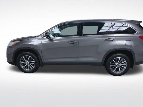 Used 2019 Toyota Highlander XLE image 7