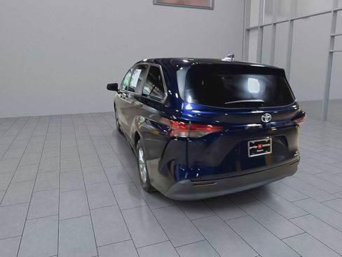 Used 2022 Toyota Sienna LE FWD image 7