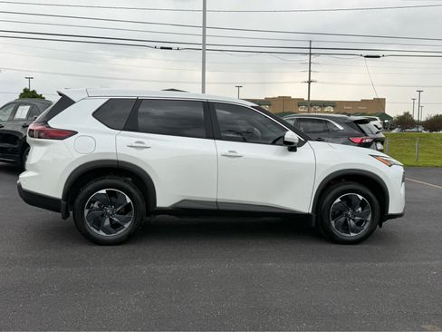 Used 2025 Nissan Rogue SV AWD/4WD image 8