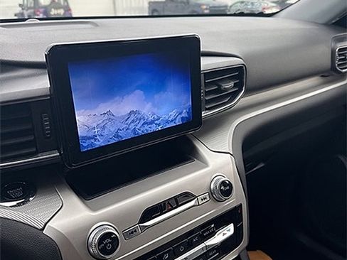 Certified 2022 Ford Explorer XLT w/ Equipment Group 202A image 17