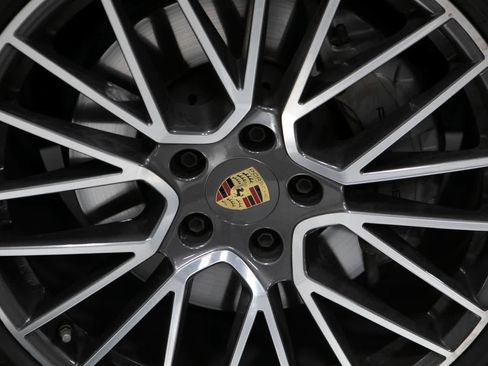 Certified 2023 Porsche Cayenne S Platinum AWD/4WD image 11