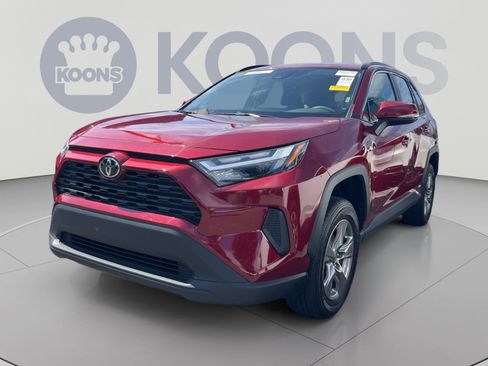 Used 2025 Toyota RAV4 XLE AWD/4WD image 1