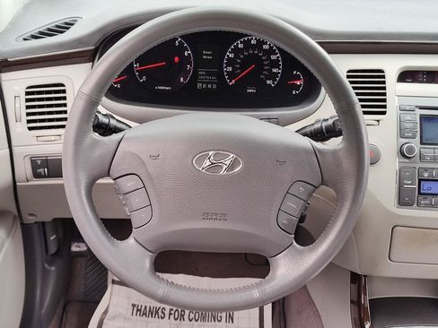 Used 2009 Hyundai Azera GLS w/ Premium Pkg 2 FWD image 16