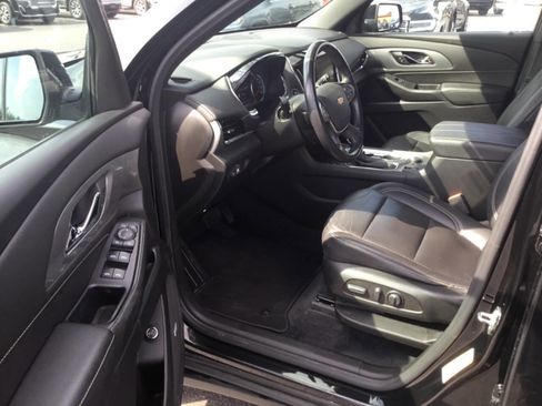 Used 2022 Chevrolet Traverse LT w/ LT Premium Package image 10
