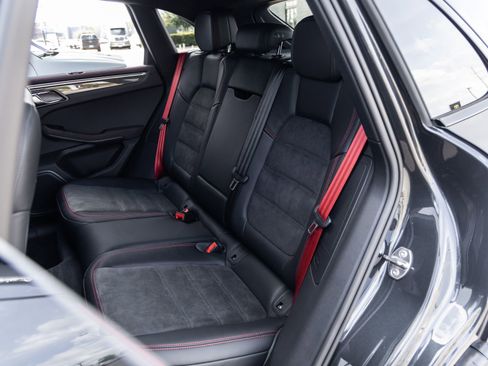 New 2026 Porsche Macan GTS image 40