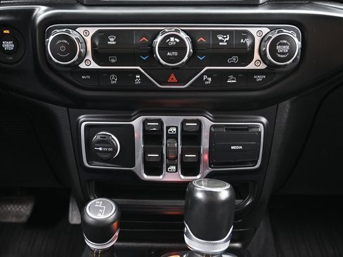 Used 2021 Jeep Wrangler Unlimited Sahara AWD/4WD image 36