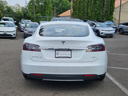 Used 2016 Tesla Model S 70D image 4