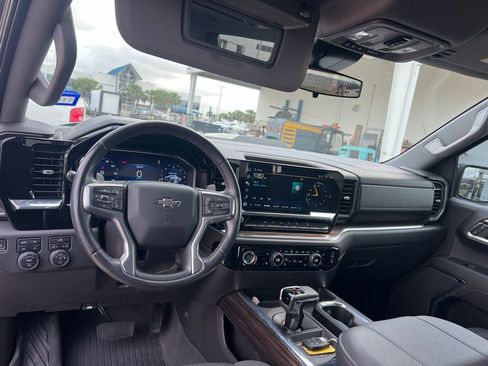 Used 2023 Chevrolet Silverado 1500 LT Trail Boss w/ LPO, Dark Essentials Package image 12