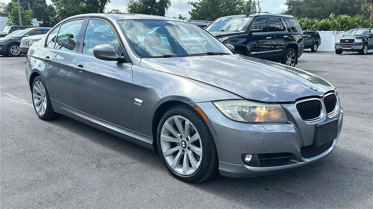 Used 2011 BMW 328i xDrive Sedan AWD/4WD image 5