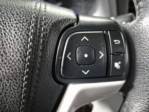 Used 2017 Toyota Sienna XLE image 23