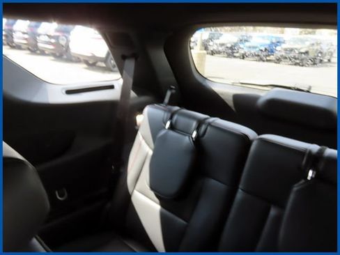 Used 2025 Ford Explorer ST-Line w/ ST-Line Street Pack AWD/4WD image 11