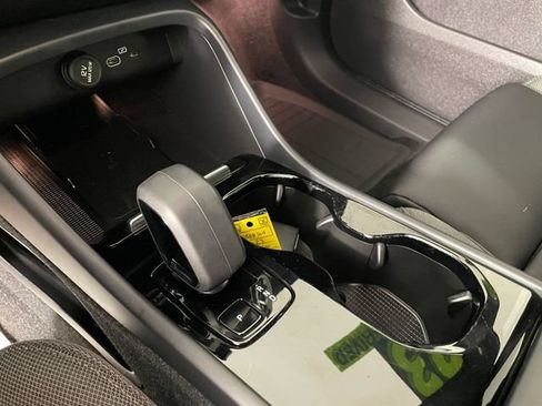 Used 2023 Volvo XC40 Recharge Core w/ Protection Package Premier AWD/4WD image 9