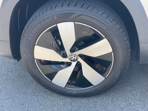 Certified 2024 Volkswagen Taos S AWD/4WD image 32