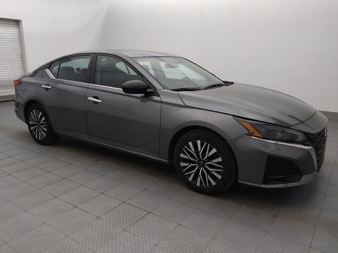 Used 2024 Nissan Altima 2.5 SV image 11