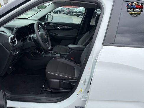 Used 2025 Chevrolet TrailBlazer LT AWD/4WD image 10