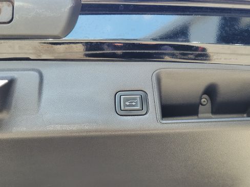 Used 2022 GMC Terrain SLE w/ Driver Convenience Package FWD image 16