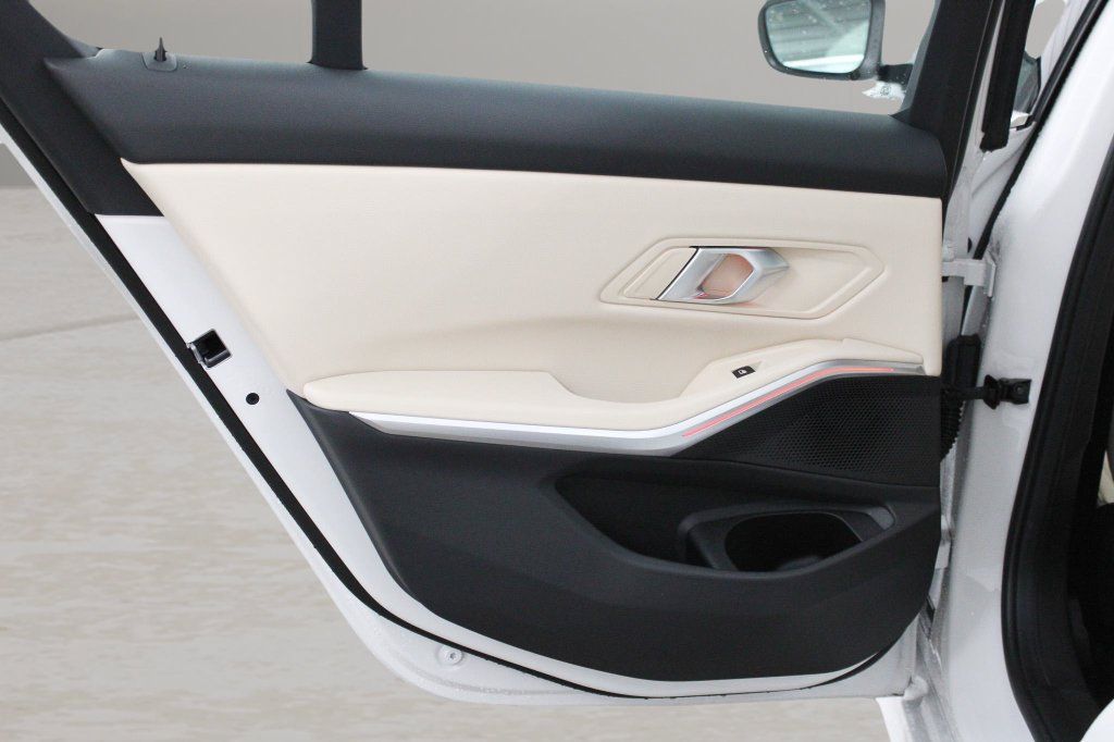 Used 2026 BMW 330i Sedan w/ Convenience Package RWD image 24