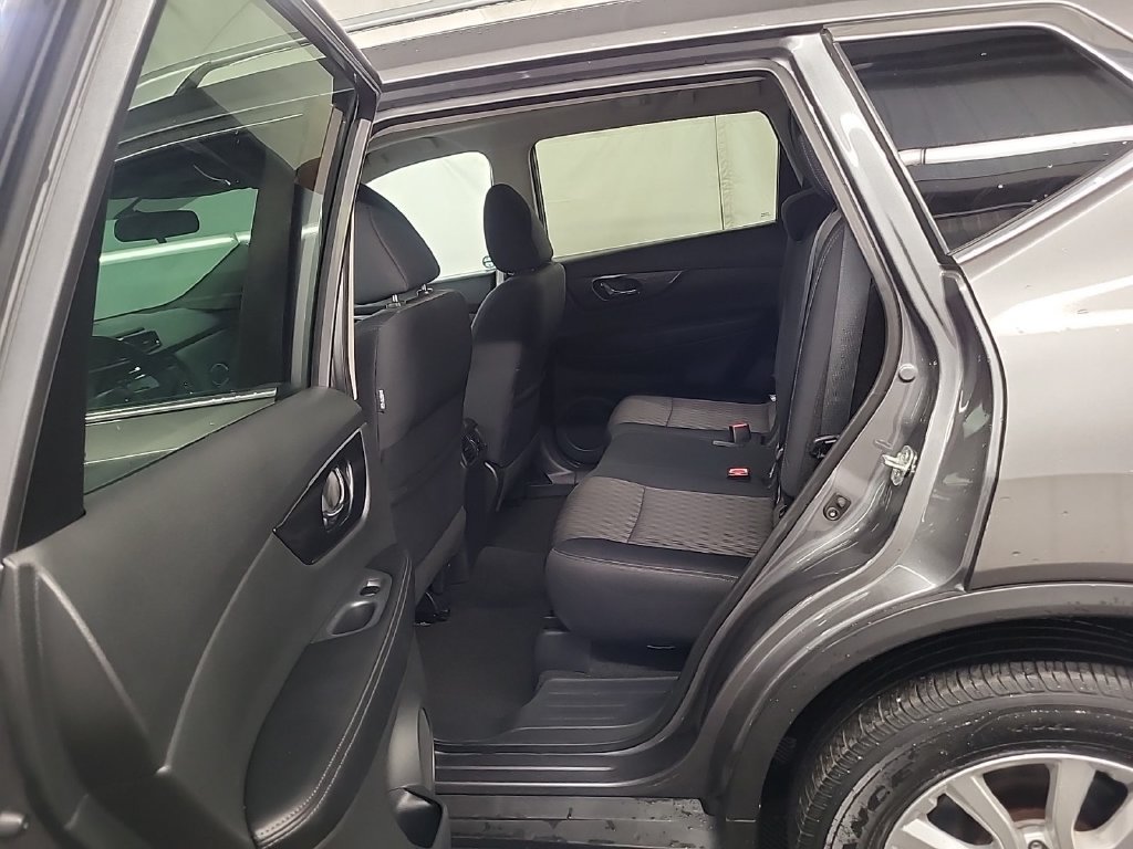 Used 2018 Nissan Rogue SV AWD/4WD image 11
