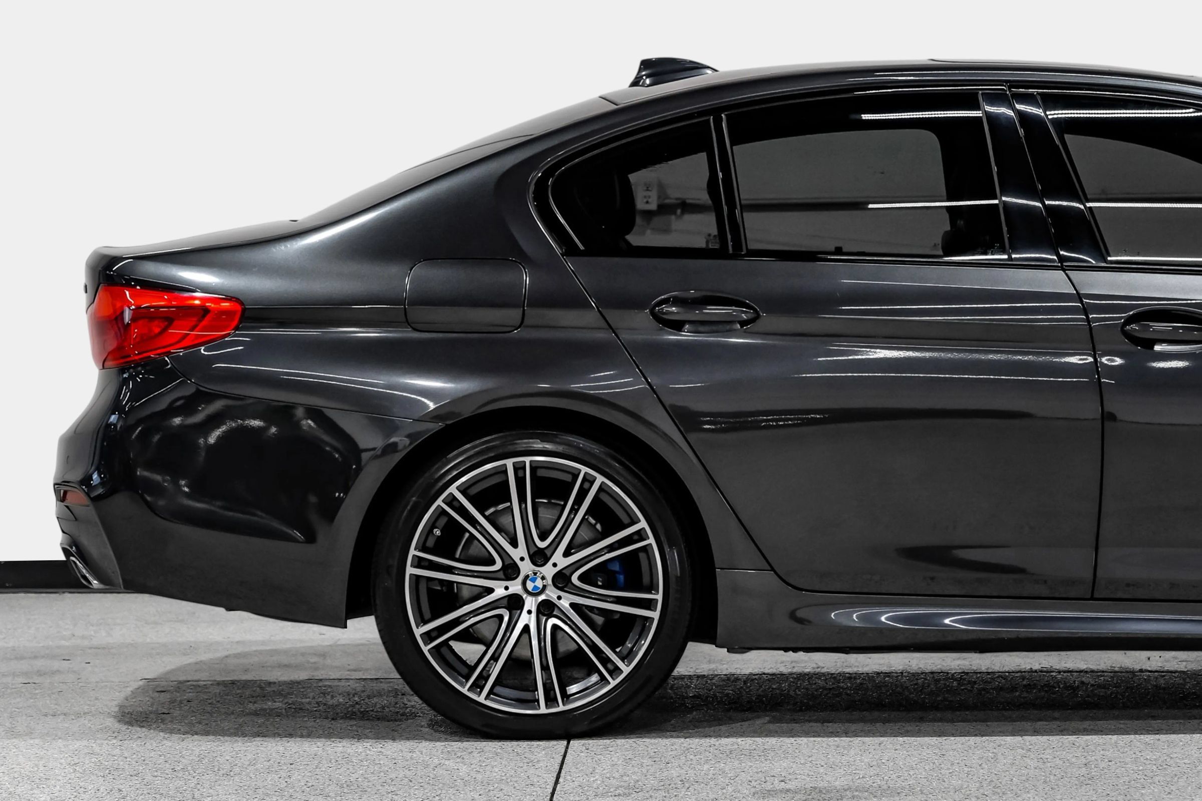Used 2019 BMW 540i w/ M Sport Package RWD image 12