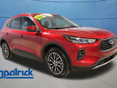 Used 2025 Ford Escape SE w/ Class II Trailer Tow Package FWD image 1