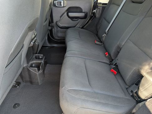 Used 2018 Jeep Wrangler Unlimited Sport S image 6