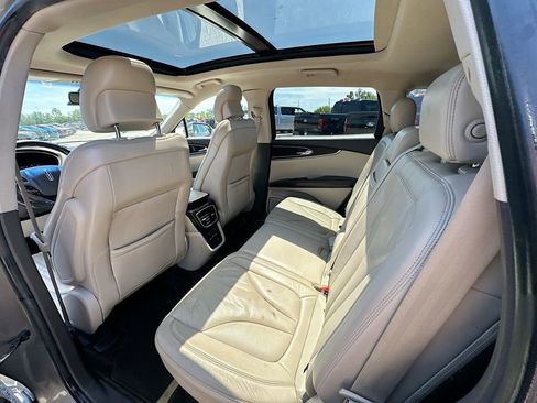 Used 2016 Lincoln MKX Reserve w/ Technology Package FWD image 4