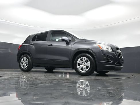 Used 2016 Chevrolet Trax LS FWD image 3