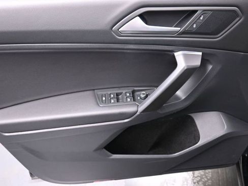 Used 2021 Volkswagen Tiguan SE w/ Panoramic Sunroof Package image 13