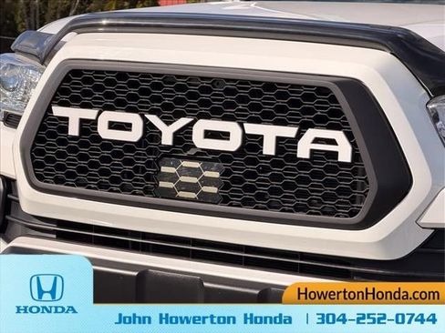 Used 2022 Toyota Tacoma SR AWD/4WD image 9