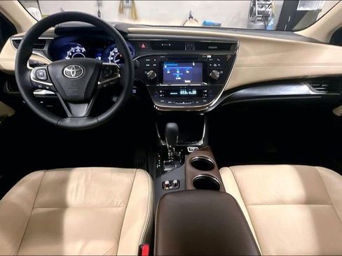 Used 2017 Toyota Avalon XLE w/ All Weather Liner Package FWD image 7