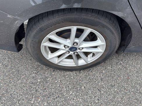 Used 2015 Ford Focus SE image 3