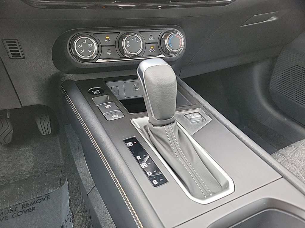 Certified 2025 Nissan Kicks SV AWD/4WD image 24