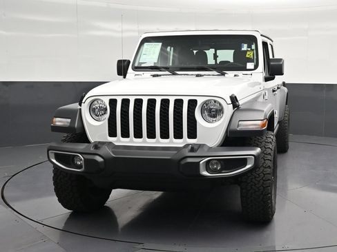 Used 2023 Jeep Gladiator Sport AWD/4WD image 6