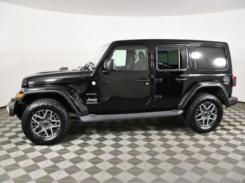 Used 2024 Jeep Wrangler Unlimited Sahara w/ Technology Group AWD/4WD image 9