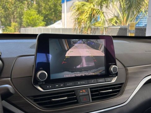 Used 2025 Nissan Altima 2.5 SV FWD image 20