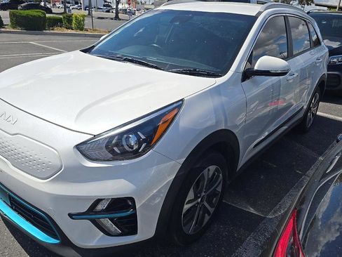 Used 2022 Kia Niro EX w/ Cold Weather Package FWD image 1