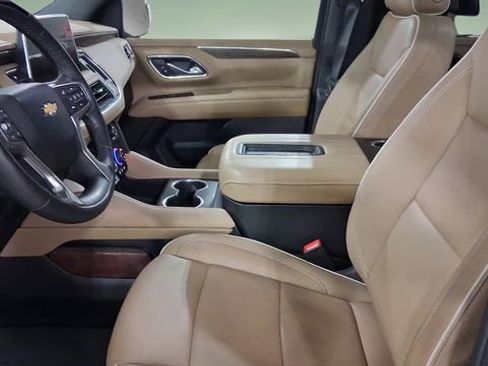 Used 2024 Chevrolet Suburban Premier w/ Advanced Technology Package image 9