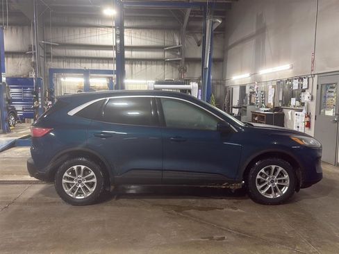 Used 2020 Ford Escape SE image 9