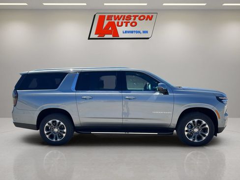 New 2026 Chevrolet Suburban LT w/ Comfort Package AWD/4WD image 13