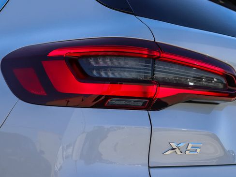 Used 2023 BMW X5 xDrive40i w/ Luxury Seating Package image 12