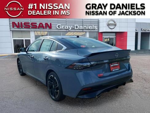 New 2026 Nissan Sentra SR w/ Floor Mat Package FWD image 5