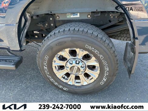 Used 2018 Ford F250 Lariat w/ Chrome Package image 19