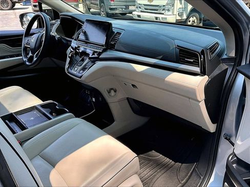 Used 2025 Honda Odyssey Touring image 13